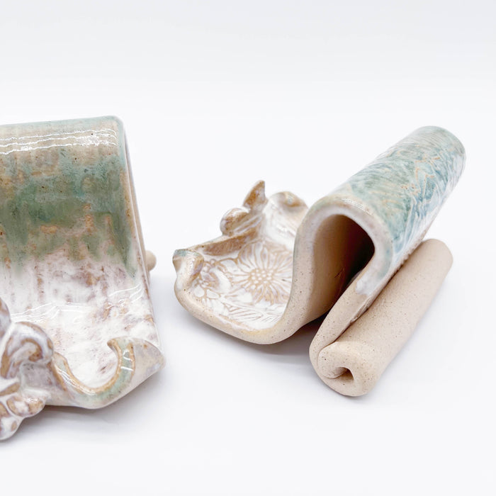 Fleur De Lis Hold-It